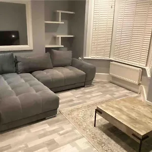 https://snug-kingsize-bedroom-flat-in.brighton-hotels-england.com